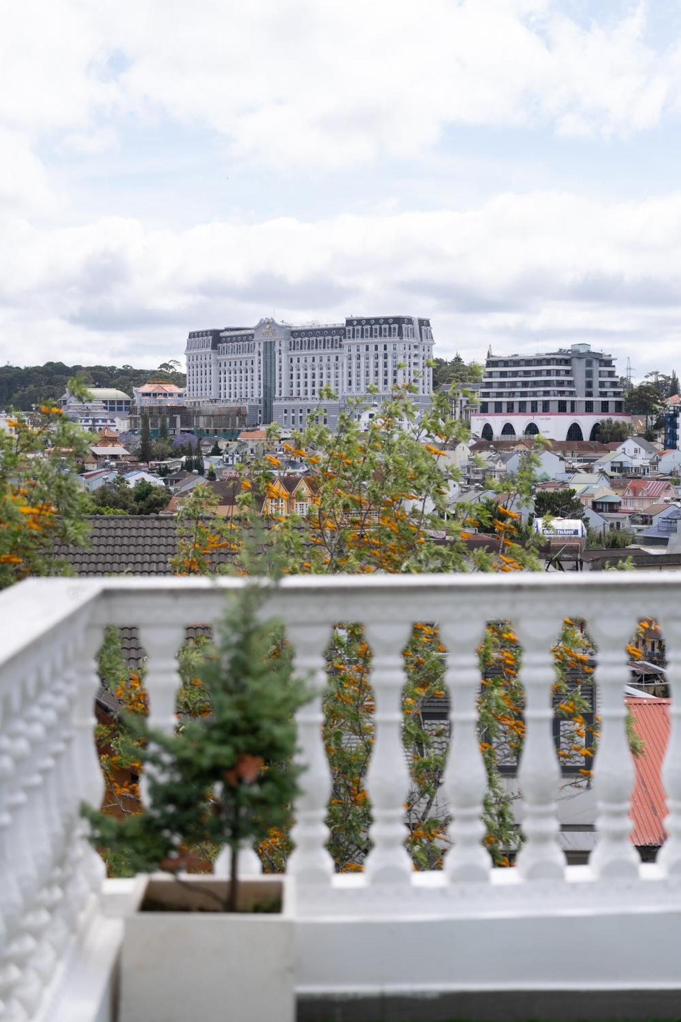 N Queen Apartment Hotel Da Lat Exterior photo